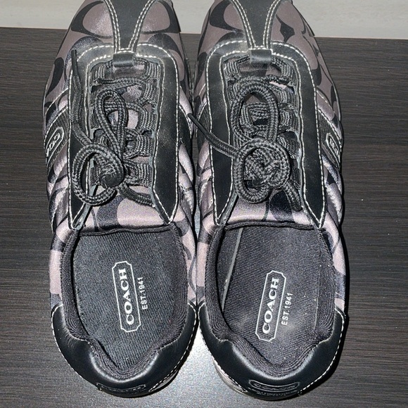 Coach Shoes (Size 5) - Picture 5 of 11
